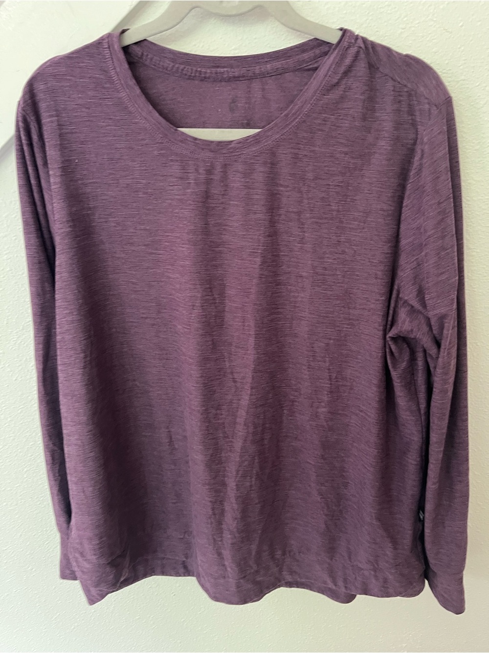 Long-Sleeve Crewneck Athletic Top - Plum